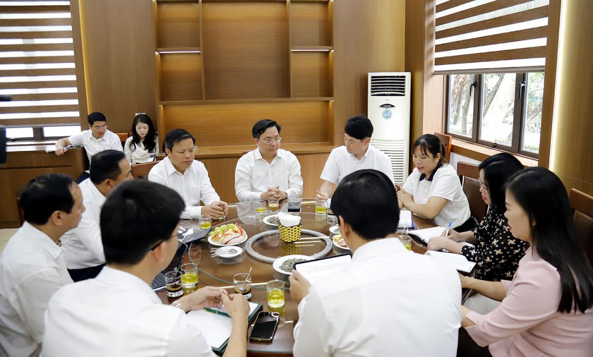 Cà phê doanh nhân phiên thứ hai: Chủ tịch UBND tỉnh Trần Duy Đông lắng nghe, giải quyết kiến nghị, đề xuất của doanh nghiệp